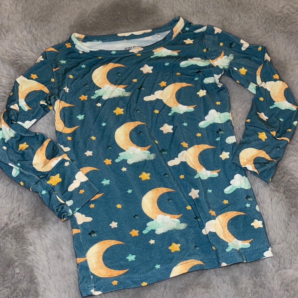 🌈 Posh Peanut Sleeper Top Stars & Moons Sz 2T Bamboo
